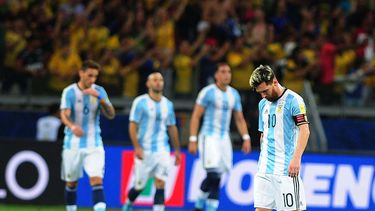 Brasil goleó a la Argentina, que complica su clasificación