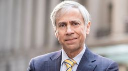 Maduro contrató a Barry Pollack, el abogado que defendió a Julian Assange en Estados Unidos