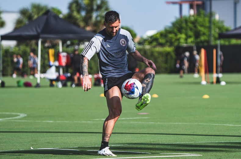 FUTBOL-MESSI-ENTRENA-INTER-scaled-e1689700934924.jpg
