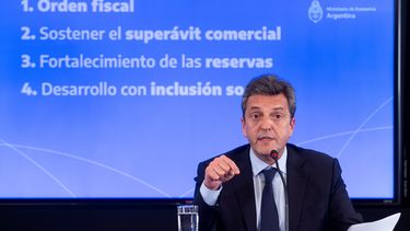 Inminente anuncio de medidas para impulsar reservas y frenar salida de dólares