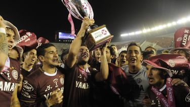 Lanús goleó a San Lorenzo y se consagró campeón de Primera
