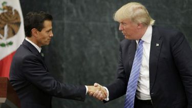 Trump y Peña Nieto hablaron por teléfono sobre la construcción del muro