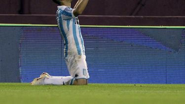 Racing venció a Lanús en el Sur y se afirma en la punta