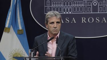 El Gobierno logró el primer superávit fiscal en 14 años