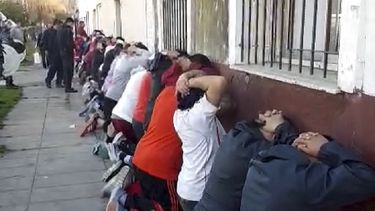 Detuvieron a 51 hinchas de River en la previa del partido con Godoy Cruz