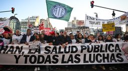Trabajadores de la salud, sindicatos y organizaciones sociales rechazaron el ajuste de Milei Trabajadores de la salud, sindicatos y organizaciones sociales rechazaron el ajuste de Milei