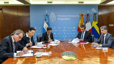 Massa firmó acuerdos para refinanciar la deuda con el Club de París