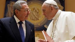 El papa Francisco recibió a Raúl Castro