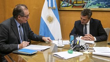 Cumbre entre Sergio Massa y Miguel Pesce por la disparada del dólar