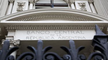 el bcra anuncio que las bandas de flotacion del dolar se actualizaran por la inflacion desde enero