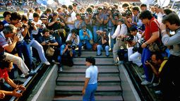 El estadio del Napoli pasará a llamarse Diego Armando Maradona