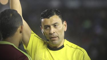 Roberto Tobar, el árbitro de la final de la Libertadores entre River y Flamengo