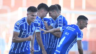 Godoy Cruz le ganó a Racing en Mendoza y lo alejó de la cima