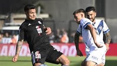 Vélez empató 1-1 ante Deportivo Riestra y es el único puntero