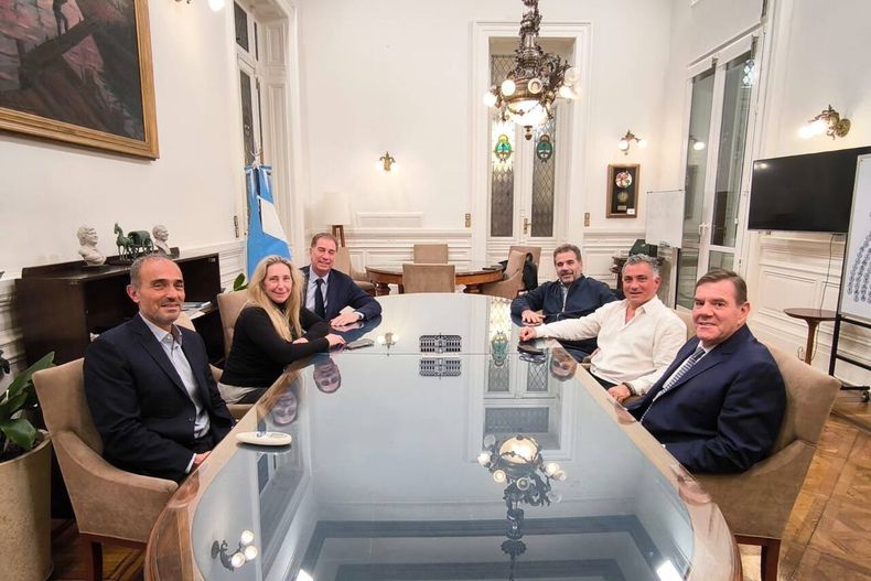 karina-milei-recibio-a-santilli-ritondo-y-RNDGQ62YUFEFBA56DEUKABL7KI.jpeg