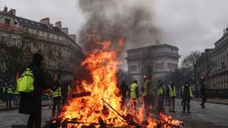 Caos y violencia en las protestas contra el gobierno de Macron