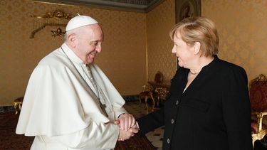 Francisco: Merkel es una de las grandes líderes que pasarán a la historia