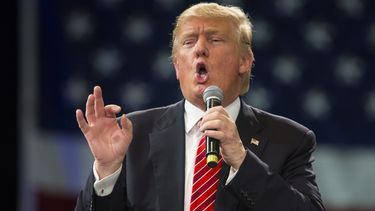 Trump negó haber contratado indocumentados para construir un hotel