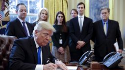 Trump aprueba construir dos polémicos oleoductos