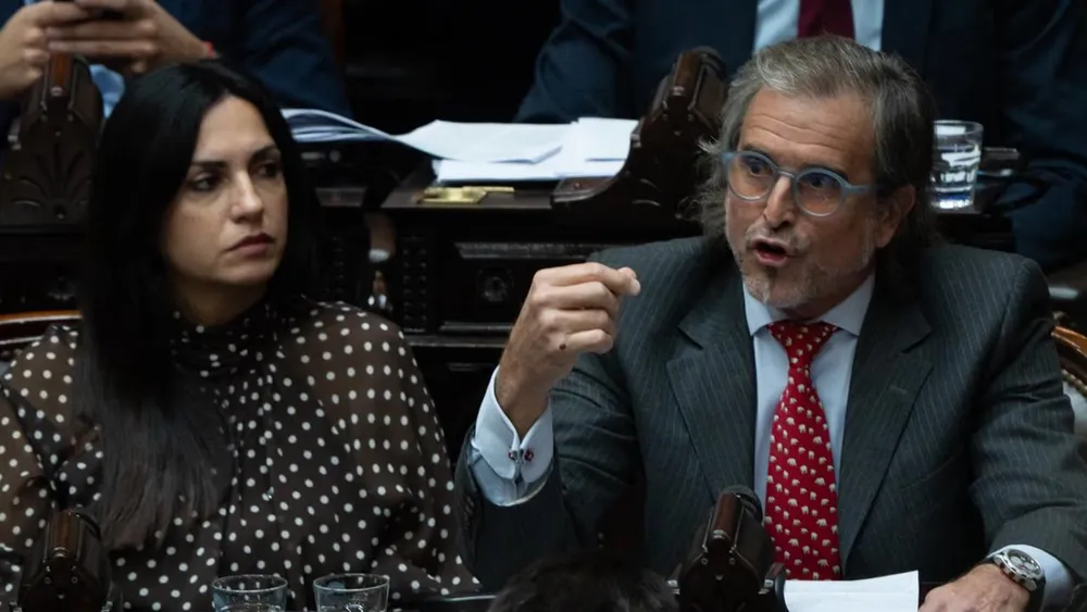 Diputados: el oficialismo le dio media sanción a la Ley Hojarasca que deroga 70 normas obsoletas Diputados: el oficialismo le dio media sanción a la Ley Hojarasca que deroga 70 normas obsoletas