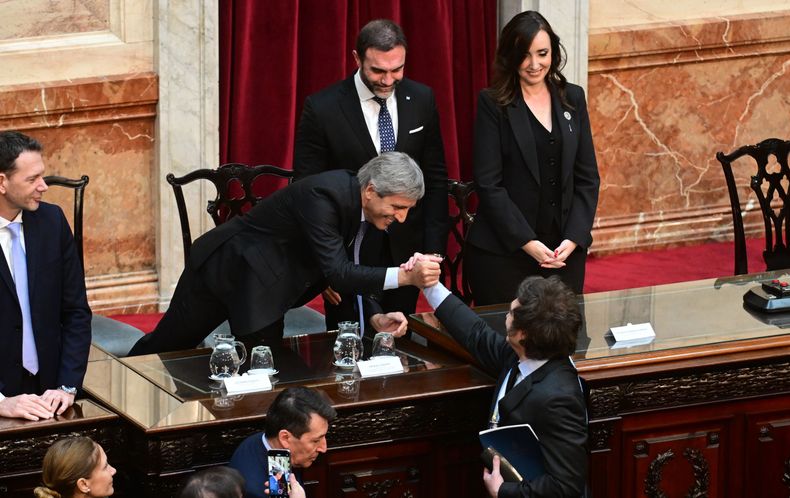 Milei y Caputo.jpg