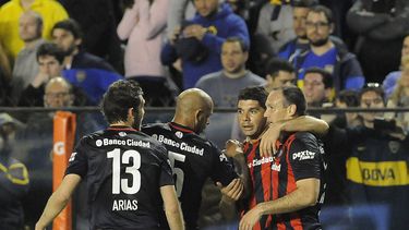 San Lorenzo venció a Boca y es líder del Torneo