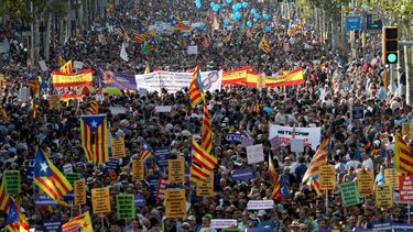 Multitudinaria manifestación en Barcelona a favor de la unidad