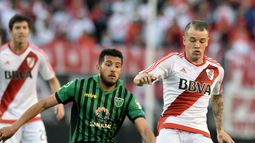 River se bajó de la punta con un empate de local