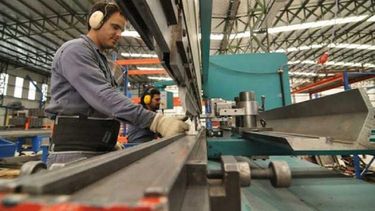 El Gobierno dejará de subsidiar las tarifas de luz a comercios, industrias y pymes