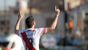 River goleó a Chicago y sigue en la pelea por el Torneo