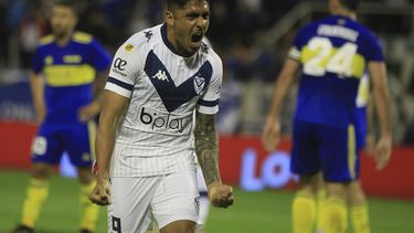 Vélez golpeó a Boca y lo dejó lejos de la lucha por el título