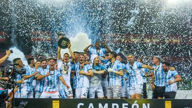 En un final bochornoso, Racing ganó el Trofeo de Campeones