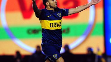 Con un gol de Tevez, Boca venció a Godoy Cruz y sigue en lo más alto