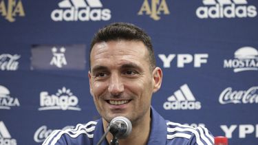 Scaloni afirmó que le gustaría jugar con la Selección en La Bombonera