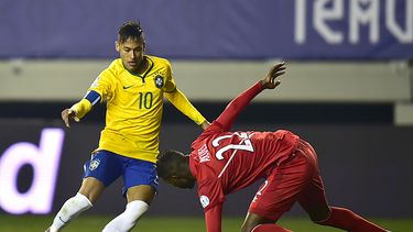 Con una gran actuación de Neymar, Brasil derrotó a Perú en la Copa