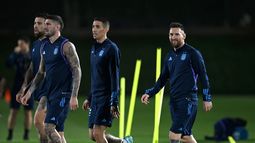 Scaloni probó en la última práctica con Di María y De Paul