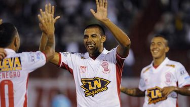 Huracán goleó a Sporting Cristal y avanza en la Libertadores