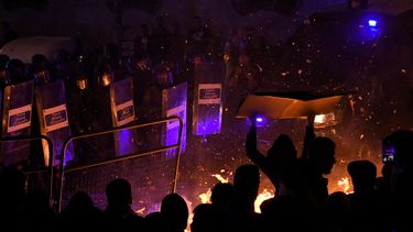 Una batalla campal en Barcelona deja decenas de heridos y detenidos