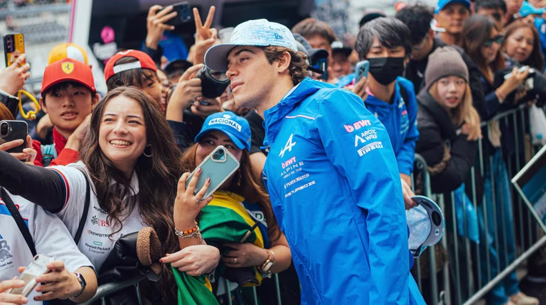 esta-sera-la-primera-vez-en-mas-de-una-decada-que-un-auto-de-formula-1-circule-por-las-calles-portenas-foto-alpinef1teamig-JTVAME4D5FCFLIO7T64OUTPEWQ