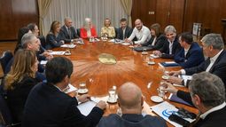 Luis Caputo se reunió con los bloques dialoguistas del Senado Luis Caputo se reunió con los bloques dialoguistas del Senado