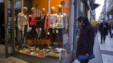 El consumo de bienes y servicios registró un leve crecimiento en julio