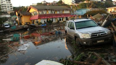 Al menos 11 muertos y un millón de evacuados tras el sismo en Chile