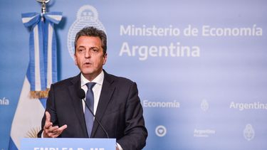Massa suspende las retenciones por 90 días para el sector lechero