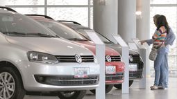El Gobierno redujo impuestos para autos de alta gama y motos