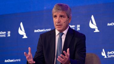 Desde Washington, Caputo afirmó que no se van a desviar ni un centímetro del rumbo económico Desde Washington, Caputo afirmó que no se van a desviar ni un centímetro del rumbo económico