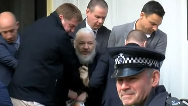 Detuvieron al fundador de Wikileaks en la embajada de Ecuador en Londres