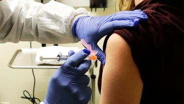 China aprueba una vacuna contra el coronavirus para ensayos clínicos