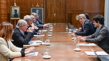 Enfocado en contener precios Caputo se reunió con supermercadistas
