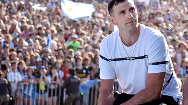 Dibu Martínez fue homenajeado por una multitud en Mar del Plata