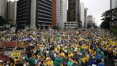 Una multitud marchó contra el gobierno de Dilma Rousseff